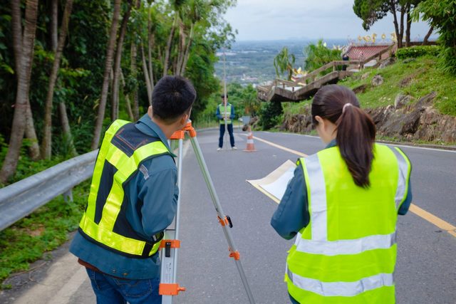 งานสำรวจแผนที่ภูมิประเทศ งานสำรวจด้วยกล้องระดับ